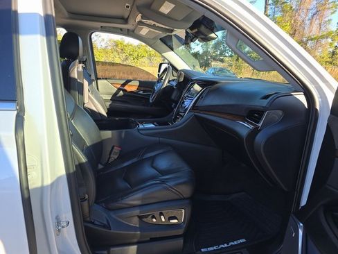 Used 2020 Cadillac Escalade ESV Luxury image 5