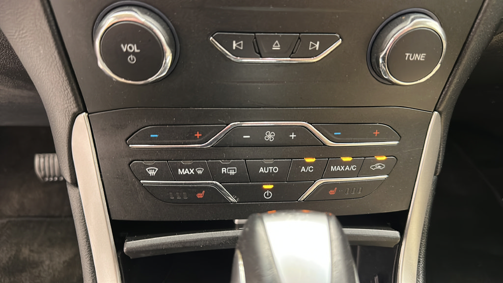 Used 2017 Ford Edge SEL w/ Equipment Group 201A AWD/4WD image 18