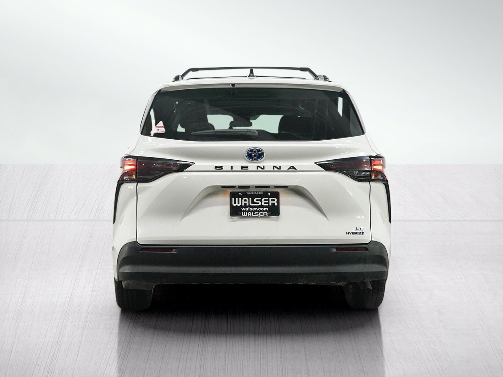Used 2024 Toyota Sienna LE FWD image 4