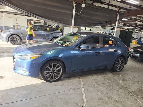 Used 2018 MAZDA MAZDA3 Touring FWD image 1