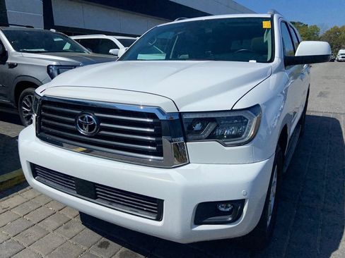 Used 2018 Toyota Sequoia SR5 image 2