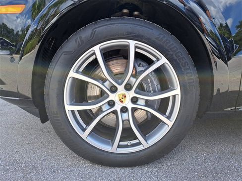 Used 2025 Porsche Cayenne image 11