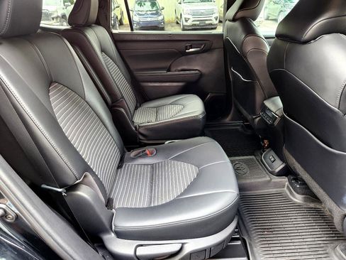 Used 2021 Toyota Highlander XSE image 16