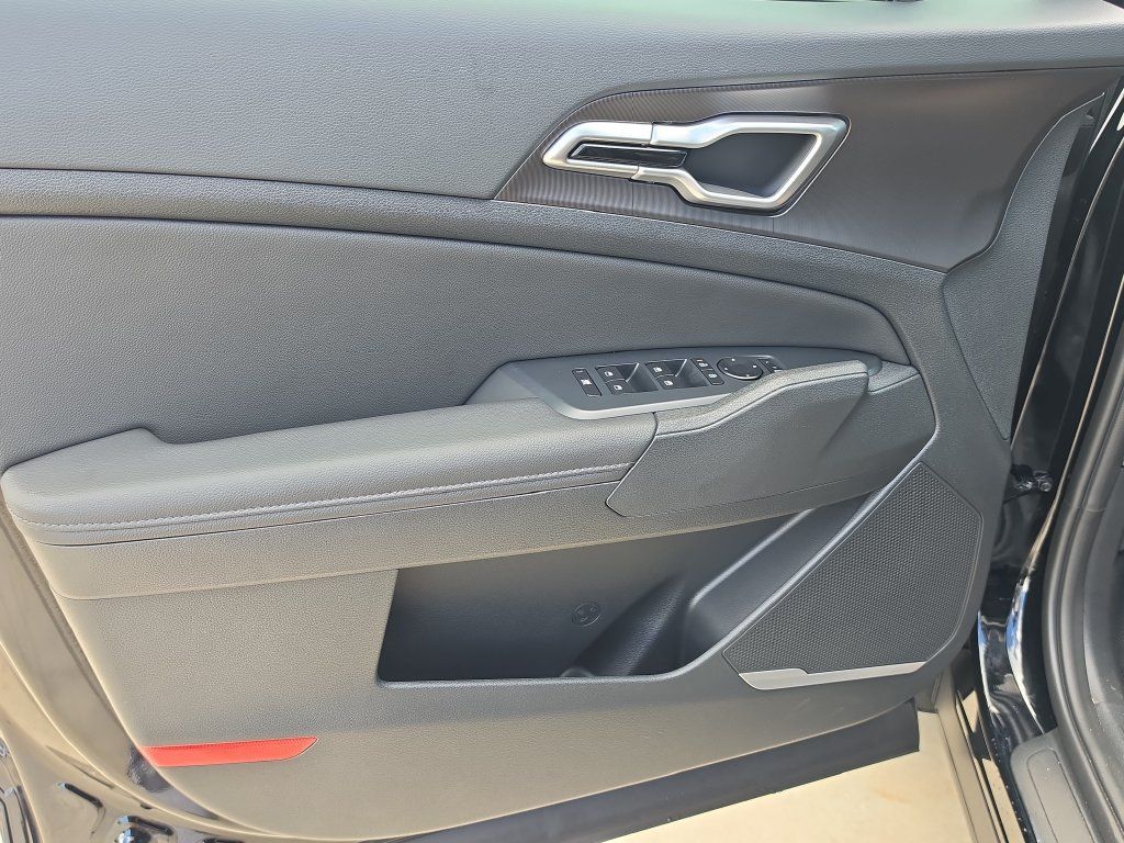 New 2027 Kia Sportage EX w/ EX Panoramic Roof Package FWD image 18