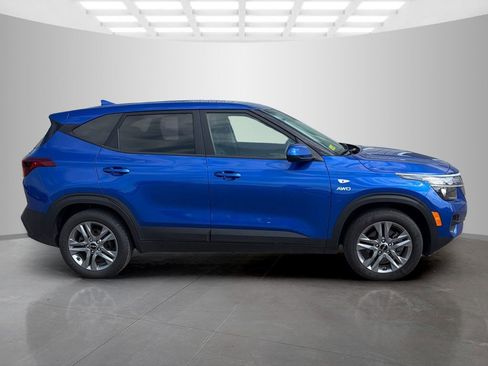 Used 2023 Kia Seltos LX AWD/4WD image 3