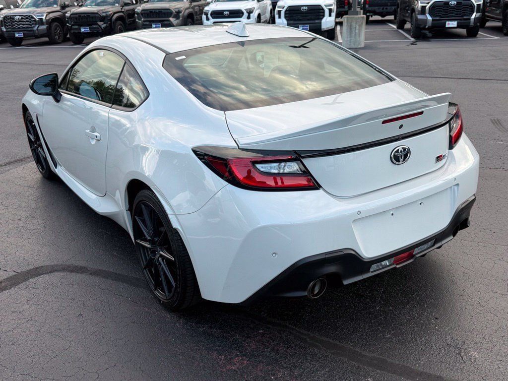 Used 2024 Toyota GR86 Premium RWD image 5