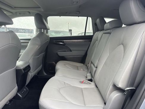 Used 2020 Toyota Highlander Limited FWD image 9