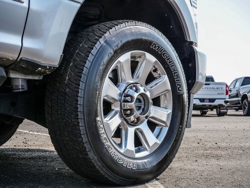 Used 2022 Ford F250 Platinum w/ FX4 Off-Road Package image 9