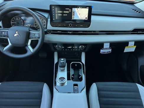 New 2026 Mitsubishi Outlander SE FWD image 14