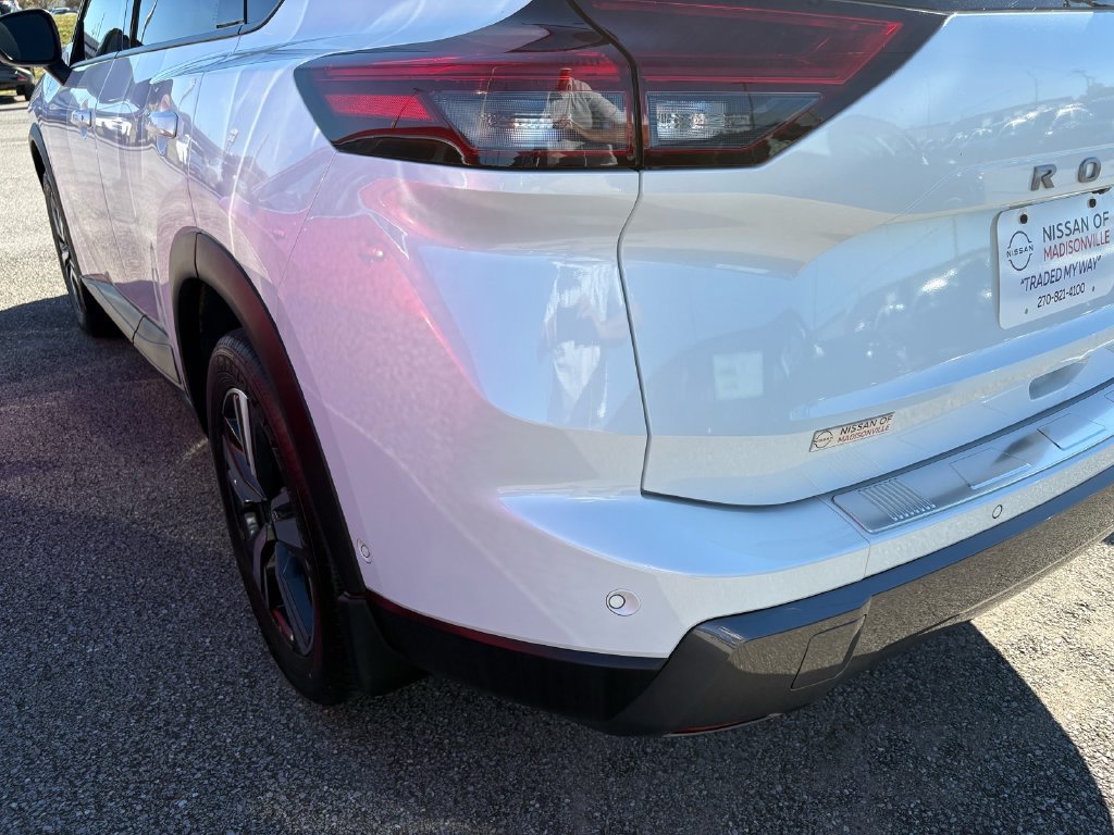 Used 2025 Nissan Rogue SL w/ SL Premium Package AWD/4WD image 18