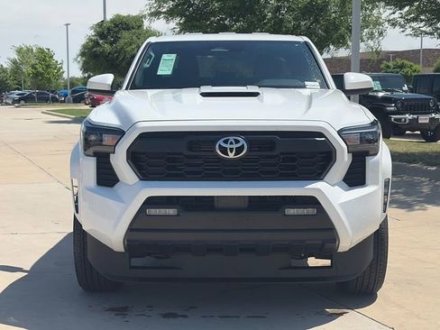 Used 2025 Toyota Tacoma TRD Sport image 2