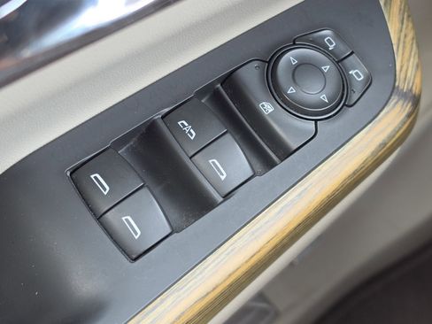 Used 2018 GMC Acadia Denali w/ Technology Package FWD image 19