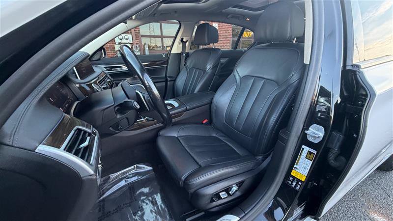 Used 2021 BMW 740i xDrive AWD/4WD image 33