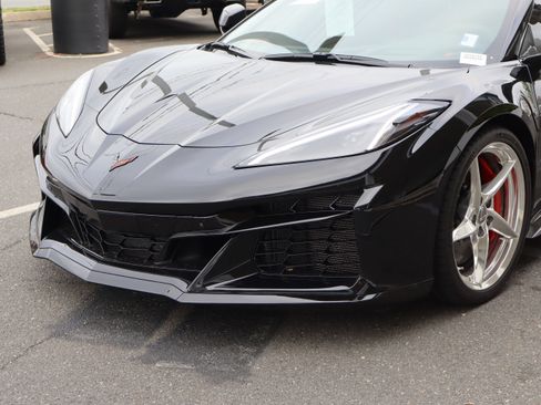 Used 2025 Chevrolet Corvette E-Ray w/ Stealth Interior Trim Package AWD/4WD image 6