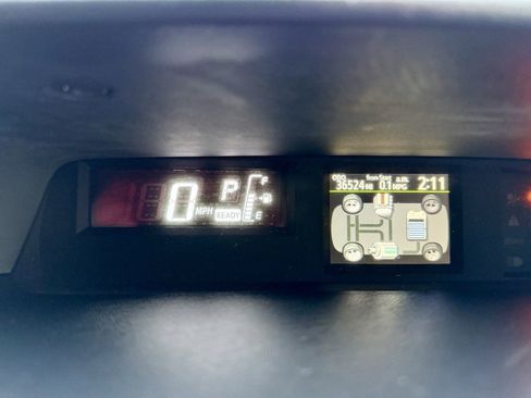 Used 2016 Toyota Prius C Two image 27