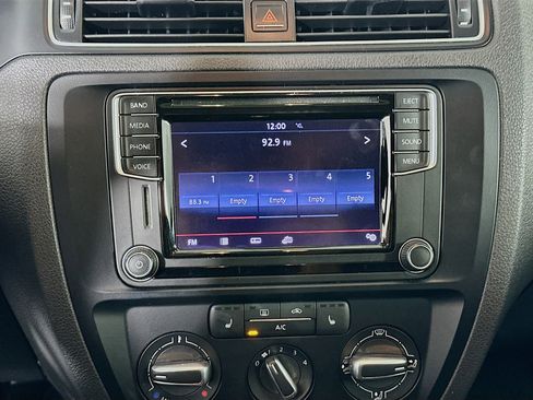 Used 2016 Volkswagen Jetta SE FWD image 19