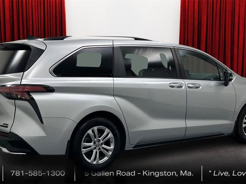 Certified 2023 Toyota Sienna XSE image 5