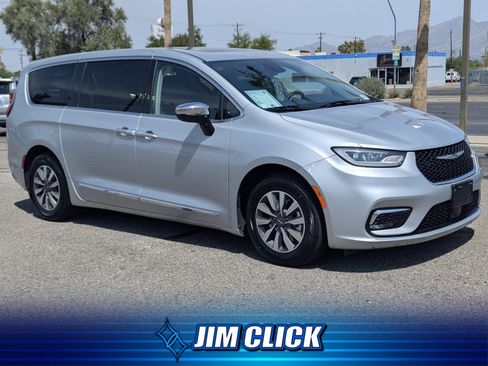 Used 2023 Chrysler Pacifica Limited FWD image 1