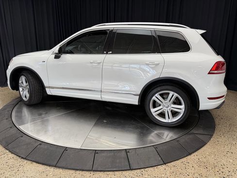 Used 2014 Volkswagen Touareg VR6 image 5