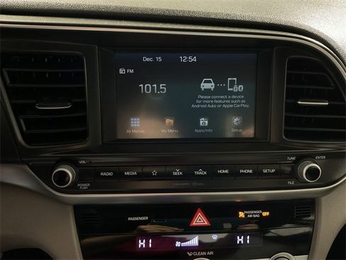 Used 2020 Hyundai Elantra SEL image 21