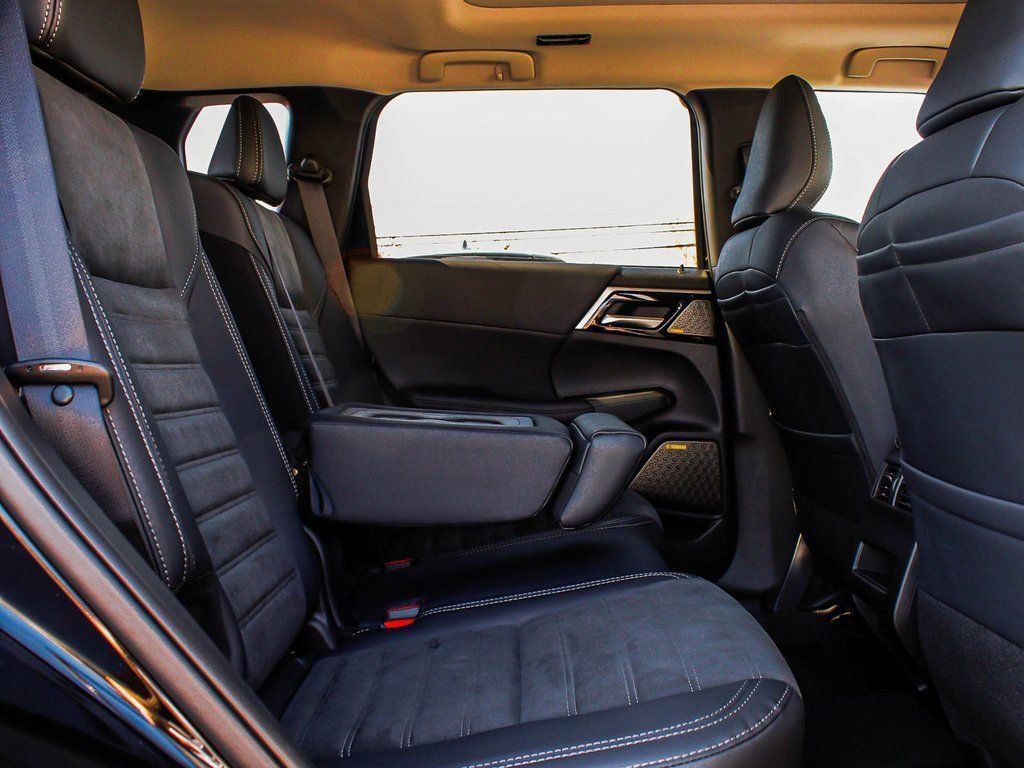 Used 2025 Mitsubishi Outlander SE AWD/4WD image 36