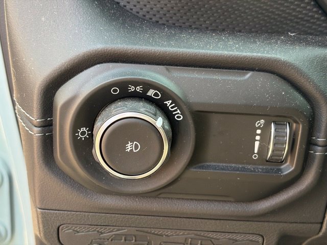 Used 2024 Jeep Wrangler Unlimited Rubicon w/ Technology Group AWD/4WD image 19