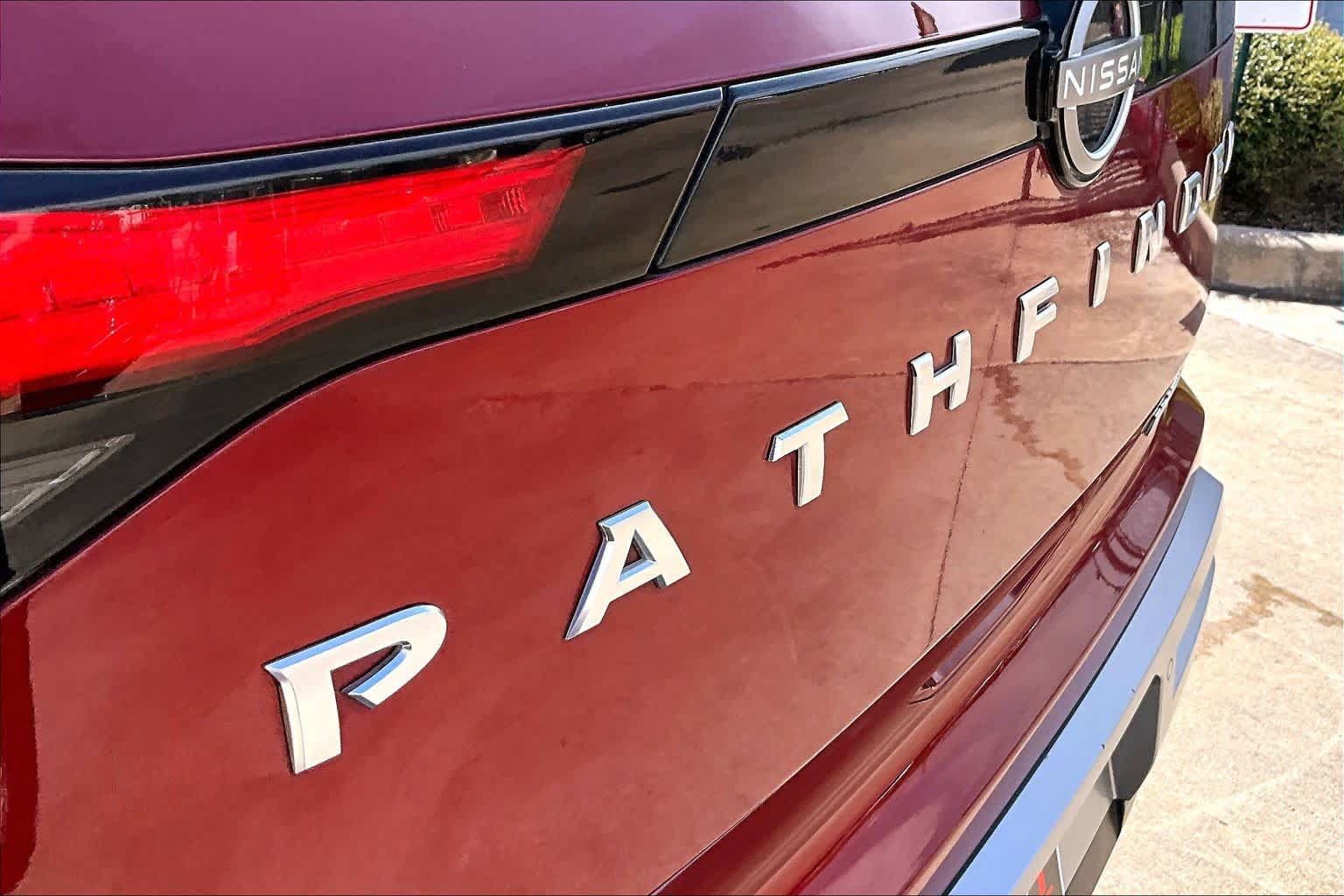 Certified 2023 Nissan Pathfinder Platinum FWD image 31
