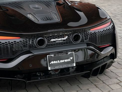 Used 2023 McLaren Artura RWD image 16