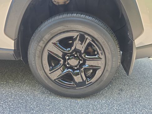 Used 2019 Toyota RAV4 Limited w/ Cold Weather Package FWD image 33