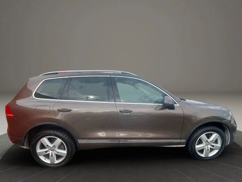 Used 2013 Volkswagen Touareg TDI image 8