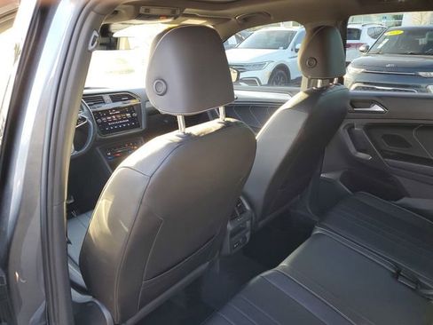 Used 2022 Volkswagen Tiguan SE R-Line image 10