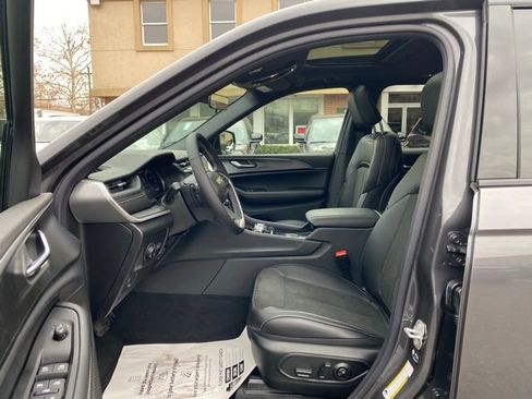 New 2025 Jeep Grand Cherokee Altitude image 22