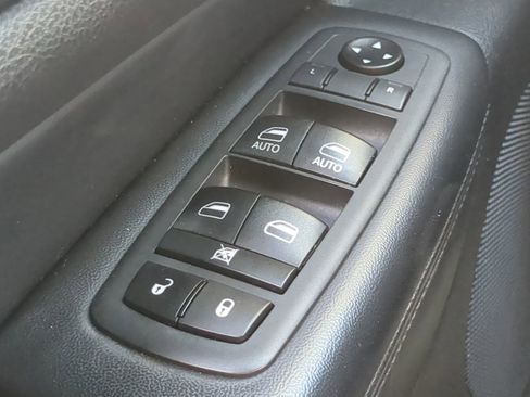 Used 2020 Jeep Grand Cherokee Laredo w/ Security & Convenience Group image 24