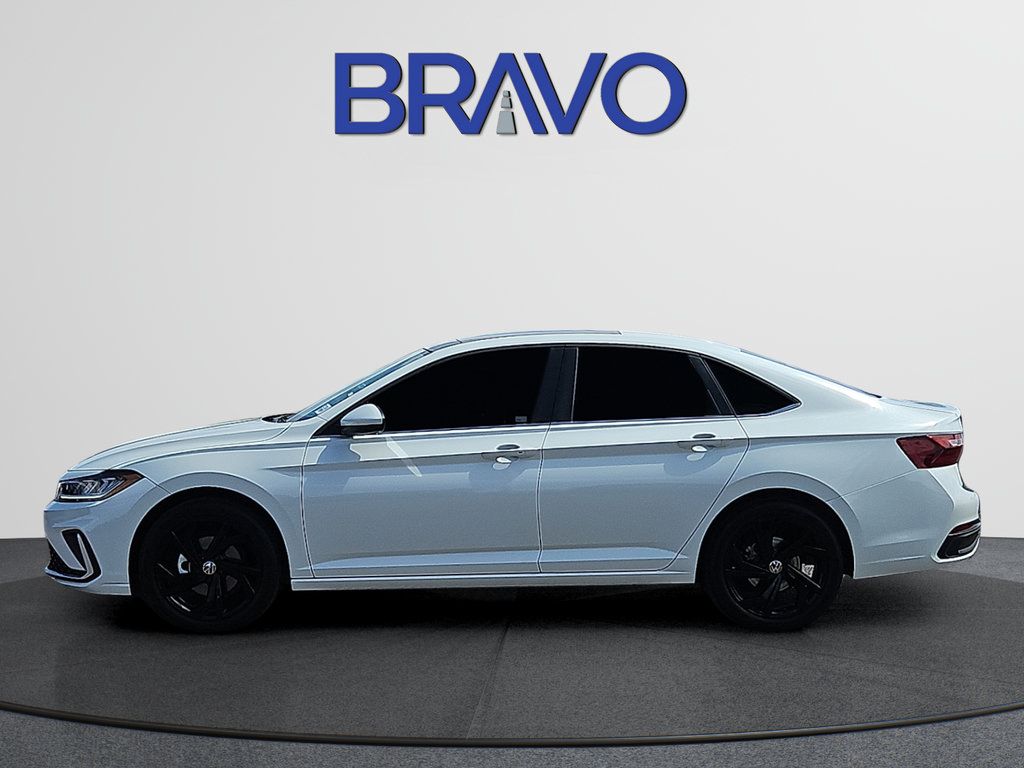 Used 2026 Volkswagen Jetta SE FWD image 2