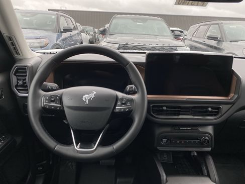 Used 2025 Ford Bronco Sport Outer Banks w/ Sasquatch Outer Banks Package image 12