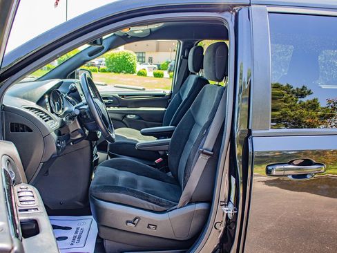Used 2019 Dodge Grand Caravan SE FWD image 12