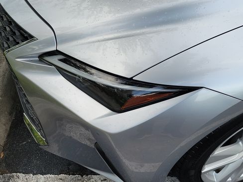Used 2025 Lexus IS 300 w/ Comfort Package RWD image 7