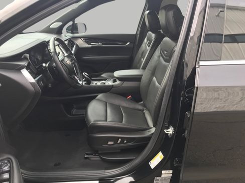 Certified 2025 Cadillac XT6 Premium Luxury image 8