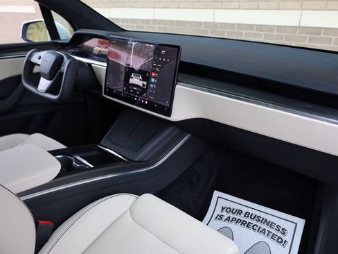 Used 2022 Tesla Model X Plaid image 31