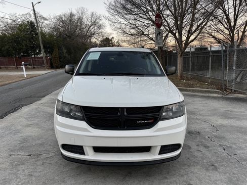 Used 2018 Dodge Journey SE w/ Connectivity Group image 2