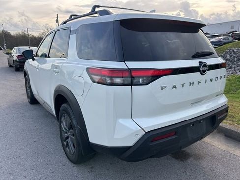 Used 2024 Nissan Pathfinder SV image 4