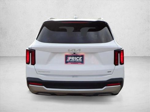 Used 2024 Kia Sorento S image 3