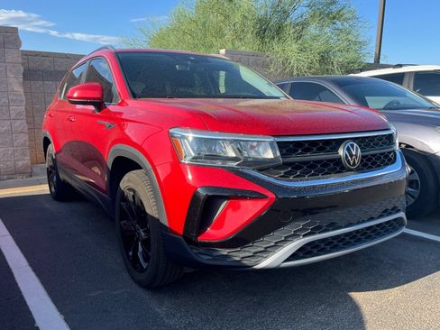 Used 2023 Volkswagen Taos SE w/ Black Wheel Package FWD image 5