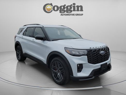 New 2026 Ford Explorer ST-Line w/ ST-Line Street Pack image 4