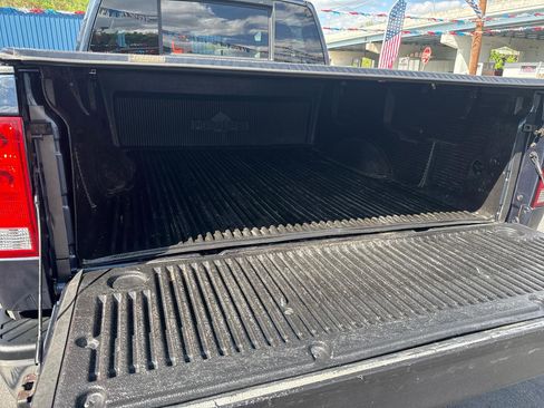 Used 2015 Nissan Titan SV w/ SV Value Truck Package AWD/4WD image 5
