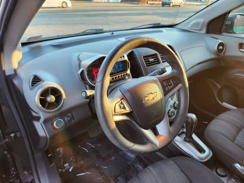 Used 2014 Chevrolet Sonic LT image 23