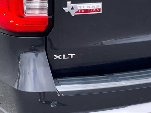 Used 2023 Ford Expedition XLT AWD/4WD image 10