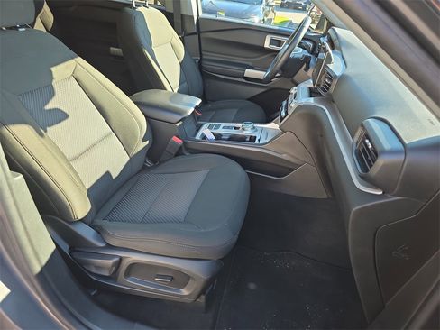 Used 2024 Ford Explorer XLT image 35