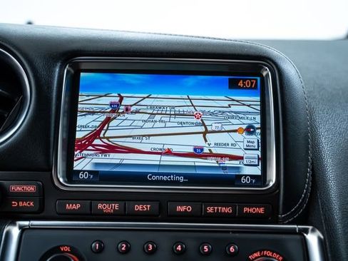 Used 2016 Nissan GT-R Premium image 27