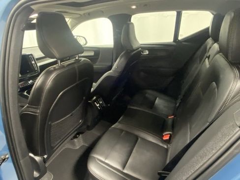 Used 2025 Volvo XC40 B5 Plus image 13